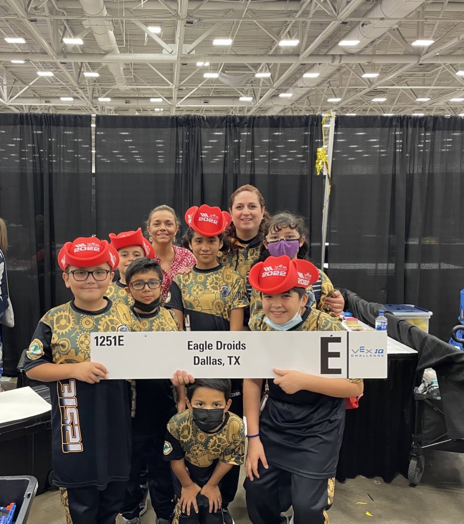 CasaViewES's tweet photo. Our 3 Robotics teams representing at the Worlds Vex Robotics Championship #EagleBots #EagleDroids #LadyBots https://t.co/dK4GyyHFNW