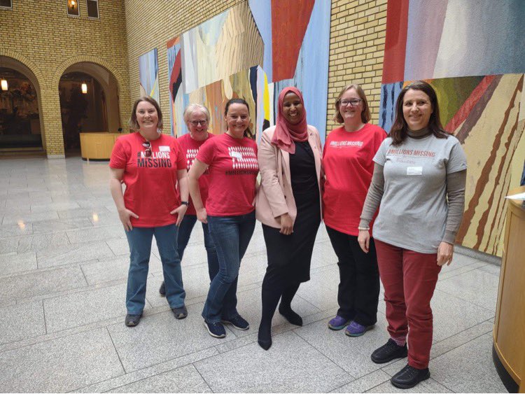 Sissel777's tweet photo. Today we had a great meeting at the Norwegian Parliament, in our #MillionsMissing T-shirts! ❤️

Happy World ME Day! 💙

#WillYouLearnFromME 

@MEActNet @WorldMEAlliance @MEforeningen https://t.co/GXDYstTaaX