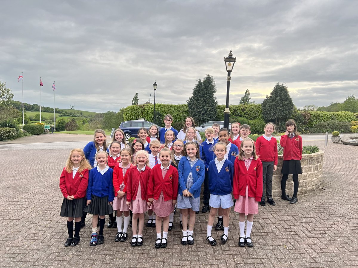 CrawfordMatt77's tweet photo. Tired but v happy after a brilliant first @embarkfed networking event for  Local Governors led by the fabulous @Carter6D the event was opened beautifully by the choir from @richardsoneps &amp; a warm welcome from our exceptional chair of trustees @workvitality #LoveLearningLoveLife https://t.co/8VRHFmlFWo