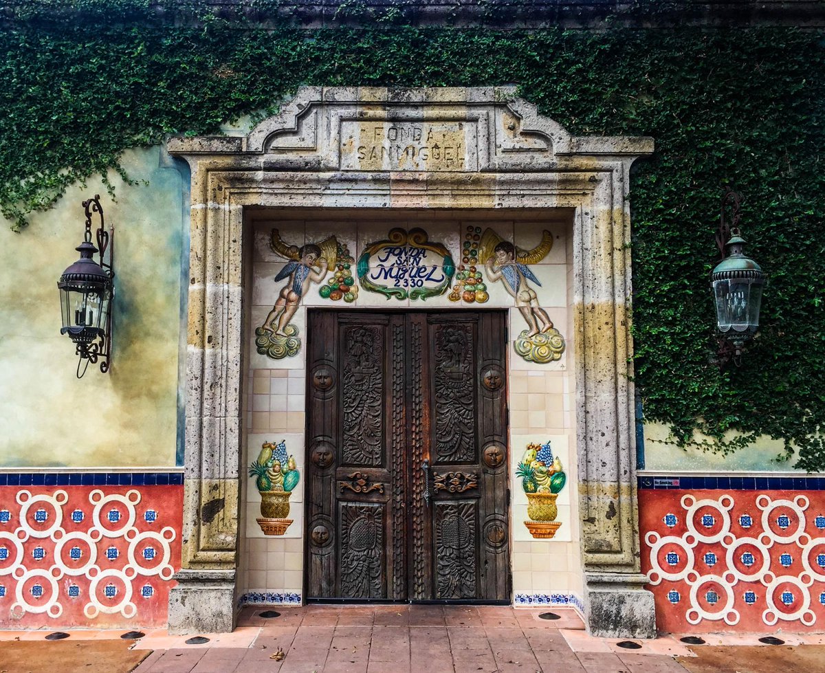 🤩Beautiful setting
🍴Excellent food
💜Restaurant we love: <a href="/FondaAustin/">Fonda San Miguel</a>  in Austin, TX
See our restaurant review that gets legendary status:
roadfood.com/restaurants/fo…