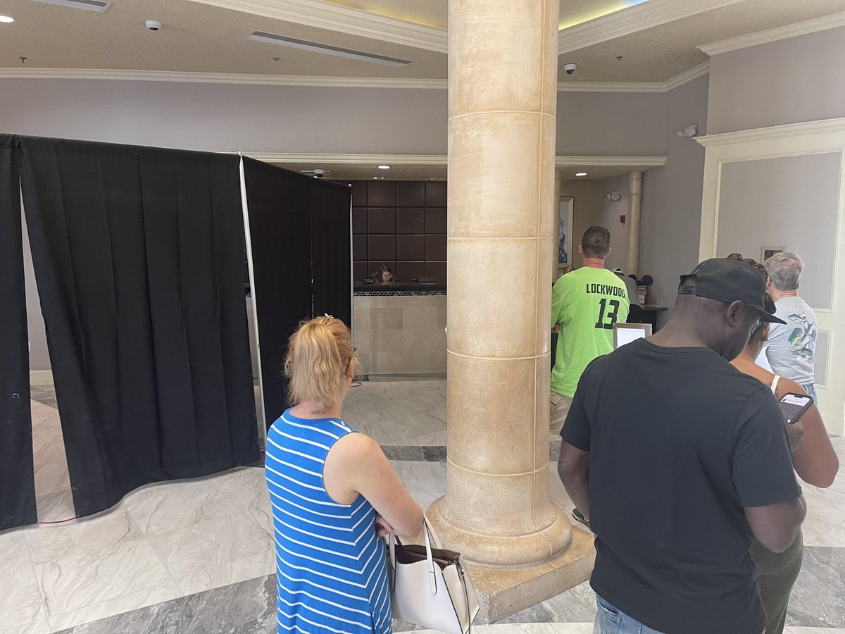 AgentQuality's tweet photo. @HiltonGrandVac #timeshare You would think for as much we pay for this program and maintenance fees. They would have more staff and temp stations to check us in.. 15 person line on Thursday.. #TimeshareRegrets. 3 of 5 cafecitos review https://t.co/alZ5uWGEgp