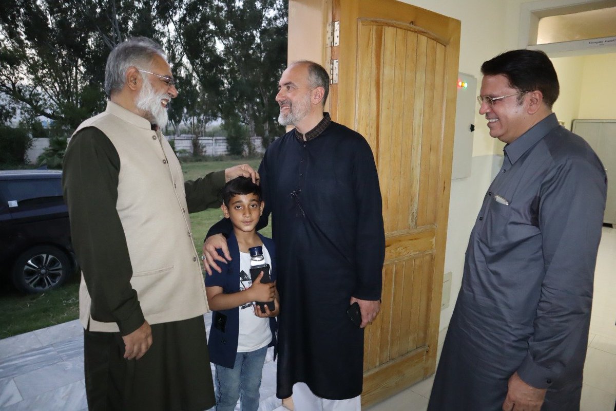 ndmkhn's tweet photo. Mr. Hüseyin Oruç, Deputy Chairman of the Board of Trustees IHH, Mr. Nadeem Ahmed Khan, Chairman Khubaib Foundation, and the honourable guests Mr. Usman, Mr Khalid spent a day with the Orphan Students at Khubaib College Haripur.
#orphancare #khubaibFoundation  #cryptocurrency https://t.co/519debAmJy