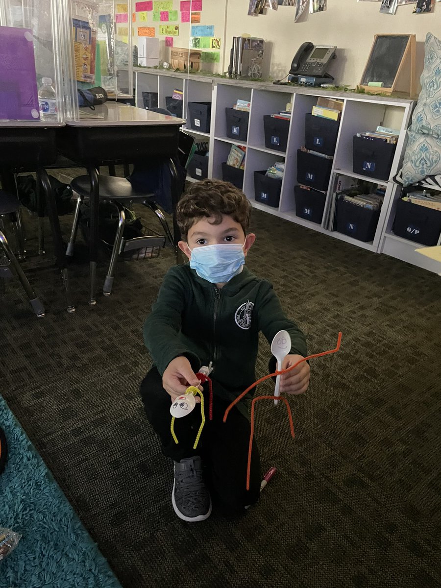 PineCrestAux's tweet image. #TBT #PCPanthers in #PCEnrichment StoryTime With Friends read the story “Spoon” by Amy Rosenthal and then made their own versions of spoons!
😊💚🐾🥄 #PCAfterSchool