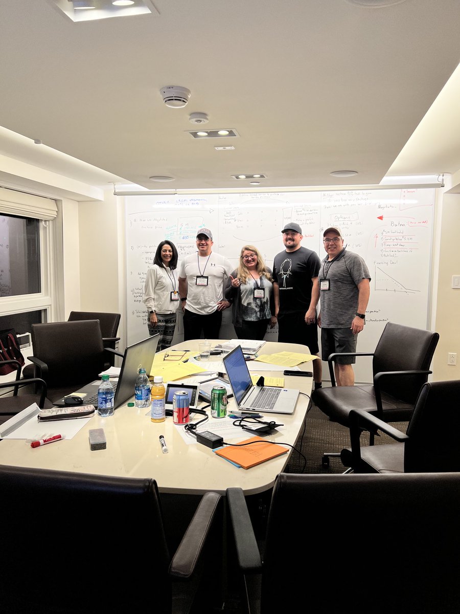 tgoodtrack's tweet photo. Participants working late in the evening at the ⁦@AFOA_Canada⁩ and ⁦@nafoaorg⁩ partnership on the Harvard Business School Executive Program https://t.co/E40R4P0FVC