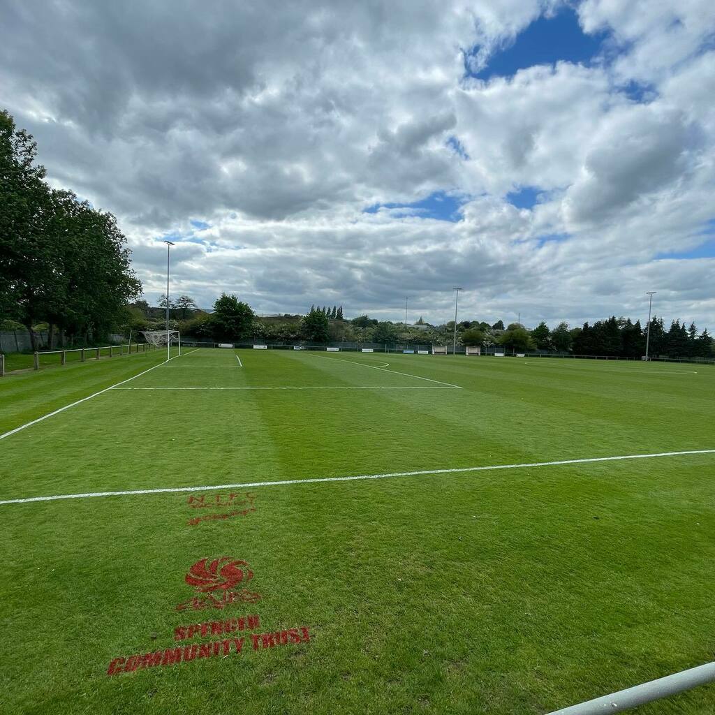 GroundsmanSct's tweet photo. Match ready for @ntfcwomen this evening against @lcfcwomen 
Pitch all prepped, mown and lined. 
Have a great game 👍🏻
#Groundsman #Mowing #AllettStripes #Football #Notthampton https://t.co/fv4b8ZEut7 https://t.co/wyXWXgvtPU