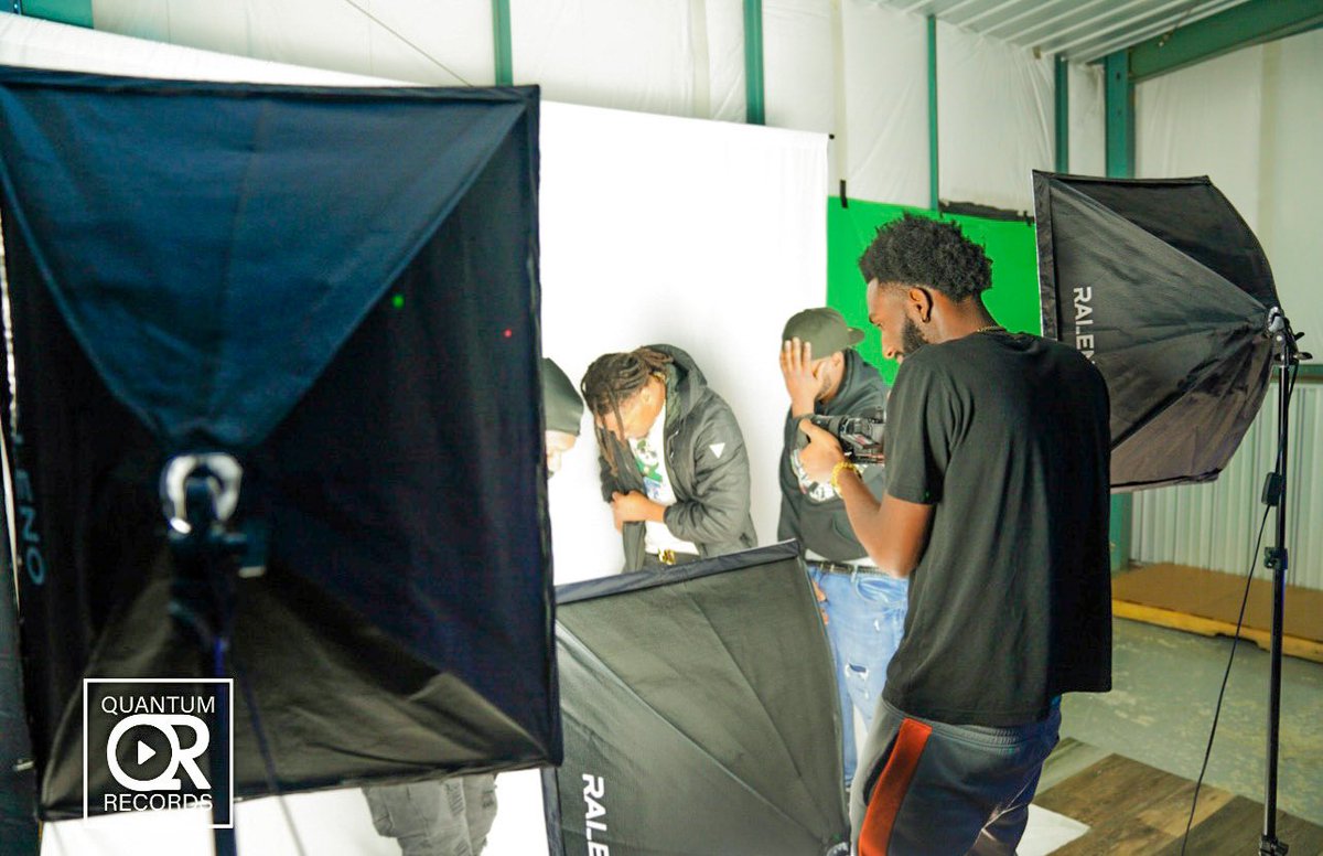 QuantumRecord's tweet photo. Need space to shoot your next video or photo shoot book #YoungBopeteStudios let’s help bring your vision to life #JeffDega  #cityvizualz #SGHawk #Sko #SGBo ‼️@YoungBopete https://t.co/K1H4AexVyg