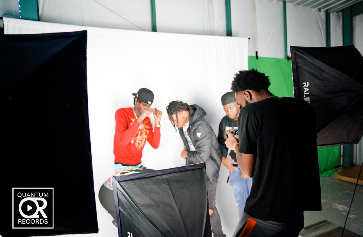 QuantumRecord's tweet photo. Need space to shoot your next video or photo shoot book #YoungBopeteStudios let’s help bring your vision to life #JeffDega  #cityvizualz #SGHawk #Sko #SGBo ‼️@YoungBopete https://t.co/K1H4AexVyg