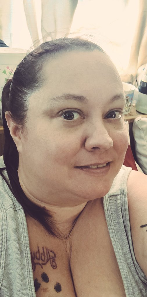 AdaJeanMoody1's tweet photo. Didn't feel like makeup; so ponytail it is. I got this, I got this, I got this! lol 🤣🤣
#PositiveVibes #JUSTBREATHE #hereandnow #IGotThis #usingmyvoice #zoommeeting #ohmylanta https://t.co/f8NScjUU2Z