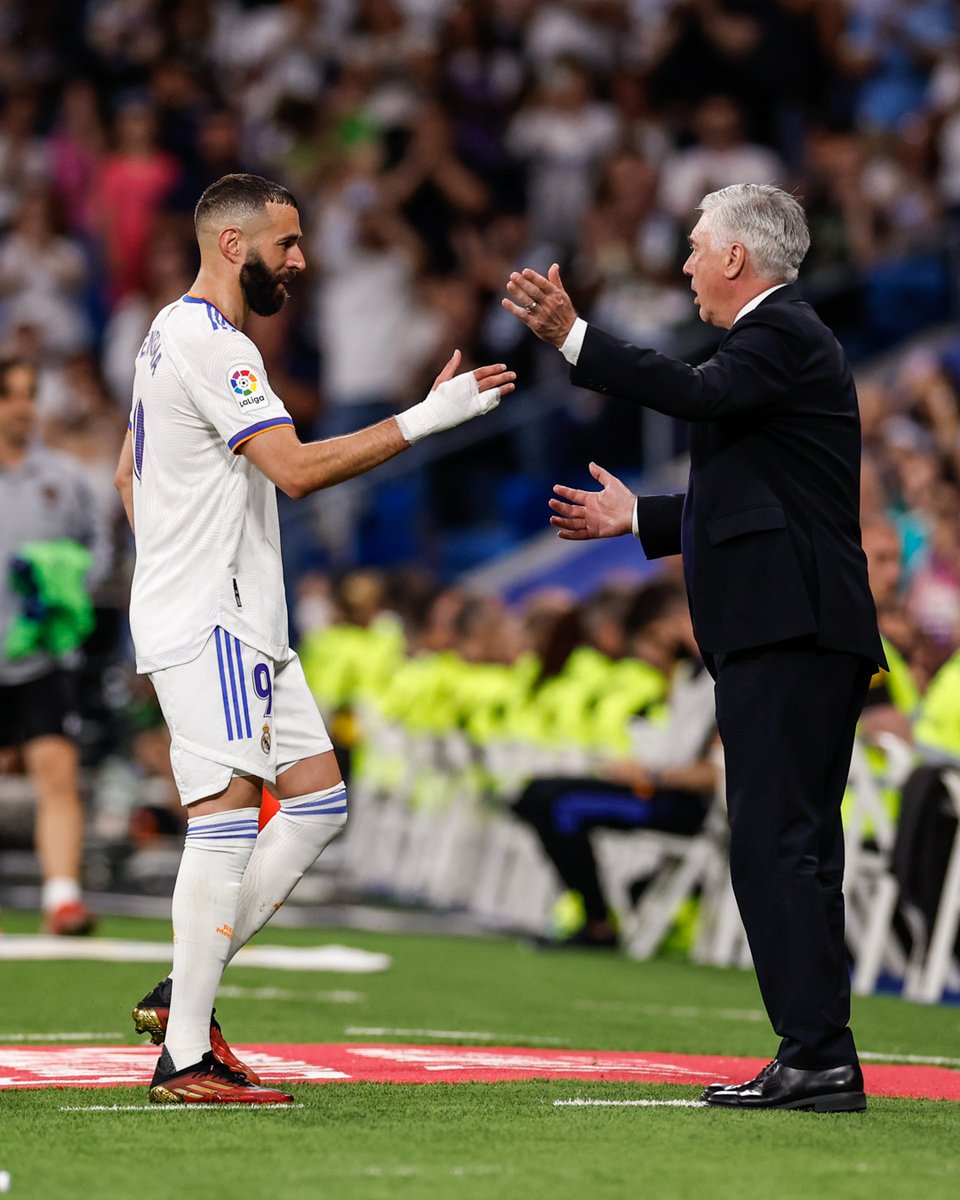 realmadrid's tweet photo. 😎 Amigos. https://t.co/yxD4Xbmrzv