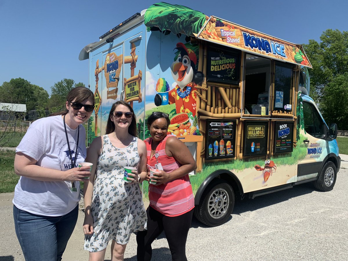 BrittanyGonser's tweet photo. Celebrated an amazing year with our @theSMSD iCoaches this afternoon! This groups loves our teachers and works to impact our kids! So proud of their hard work and leadership! 💙🎉👏🏼#keepingsmsdstrong https://t.co/TmE5aldFCo