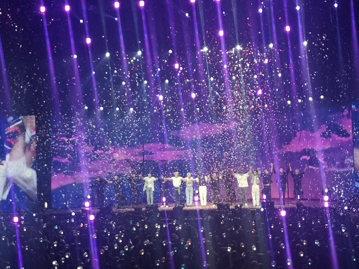 krisseon's tweet photo. surreal<3 
#ATEEZinAmsterdam #ATEEZWORLDTOUR2022
#ateez @ATEEZofficial https://t.co/4lhnQzJOat