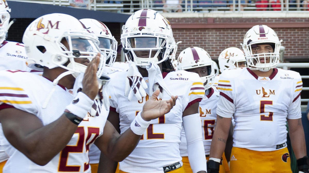 LeightonFoster_'s tweet photo. After talking with @KoenningVictor I am blessed to announce that I have received an offer from University of Louisiana at Monroe!! ❤️💛 @ULM_FB @NewtonSports @NewtonFootball2 @NewtonEaglesTx #AGTG #Funroe #TheBestInTheBayou #TalonsOut https://t.co/yWpbZW0lh7