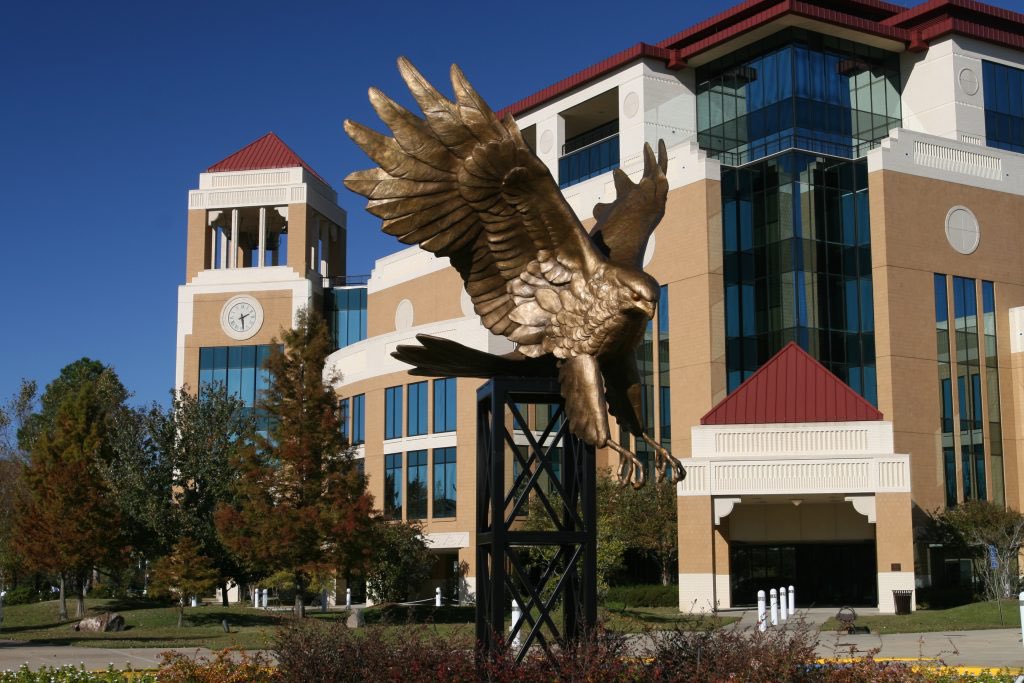 LeightonFoster_'s tweet photo. After talking with @KoenningVictor I am blessed to announce that I have received an offer from University of Louisiana at Monroe!! ❤️💛 @ULM_FB @NewtonSports @NewtonFootball2 @NewtonEaglesTx #AGTG #Funroe #TheBestInTheBayou #TalonsOut https://t.co/yWpbZW0lh7