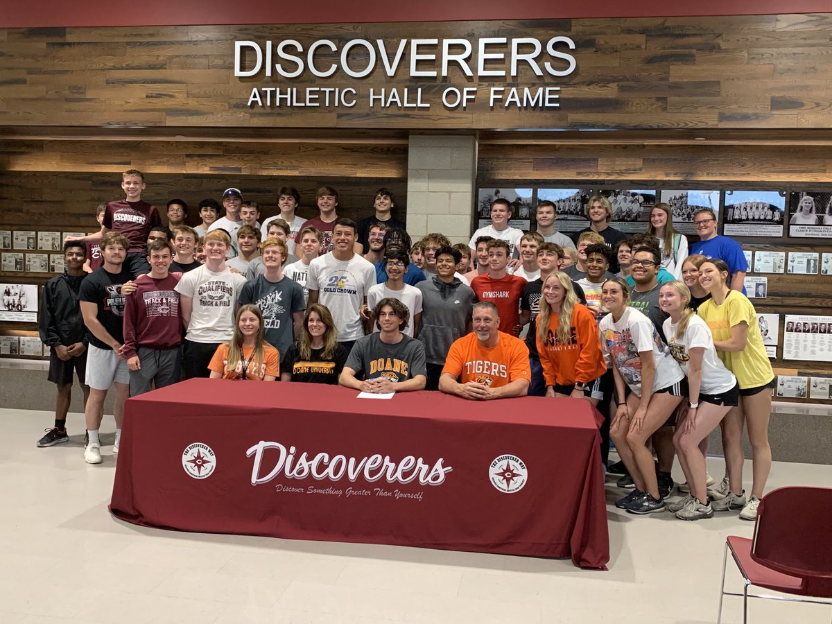 tkwapnioski's tweet photo. Congratulations to ⁦@CalebMulder2⁩ from ⁦@DiscovererWay⁩ ⁦@CDiscoverersTF⁩ on signing with ⁦@DoaneTrackXC⁩ ⁦@DoaneTrack⁩ today.  We are excited to see him compete at the next level.  ⁦@CTelegramSports⁩ #nebpreps ⁦⁦@CHS_DiscovTF⁩ https://t.co/76JqyIkGpN