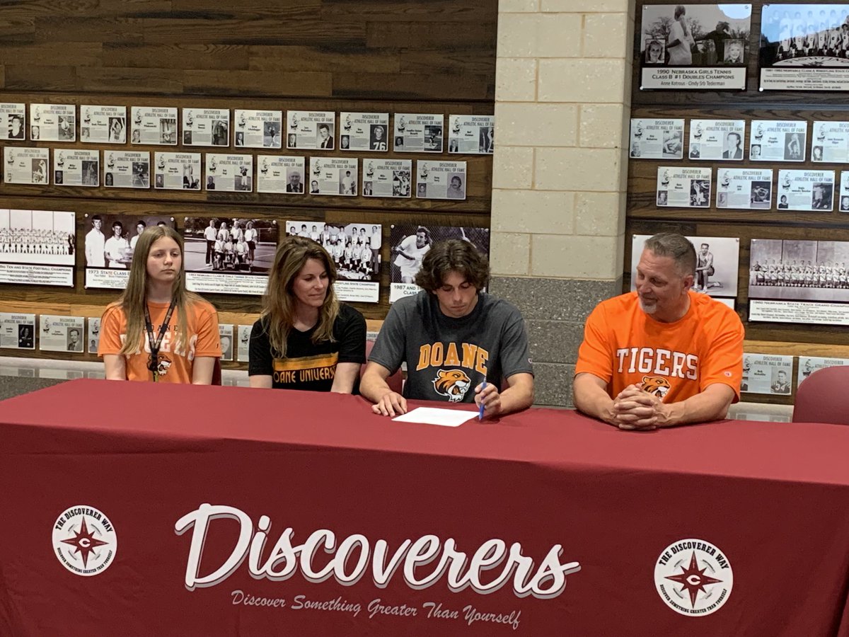 tkwapnioski's tweet photo. Congratulations to ⁦@CalebMulder2⁩ from ⁦@DiscovererWay⁩ ⁦@CDiscoverersTF⁩ on signing with ⁦@DoaneTrackXC⁩ ⁦@DoaneTrack⁩ today.  We are excited to see him compete at the next level.  ⁦@CTelegramSports⁩ #nebpreps ⁦⁦@CHS_DiscovTF⁩ https://t.co/76JqyIkGpN