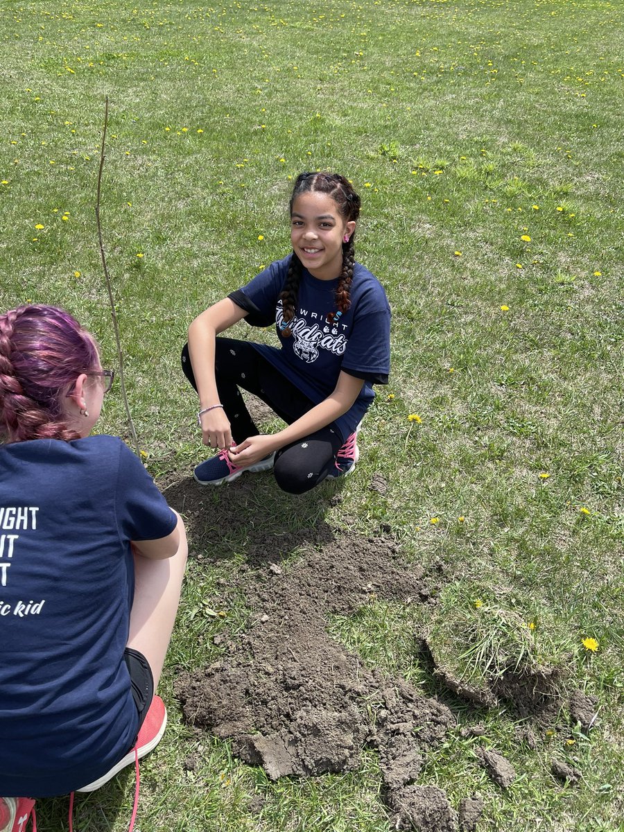 AAWright's tweet photo. We are planting trees with our friends @KiwanisCK here @AAWright our #terrifickids strike again! https://t.co/4UxQtpIELk