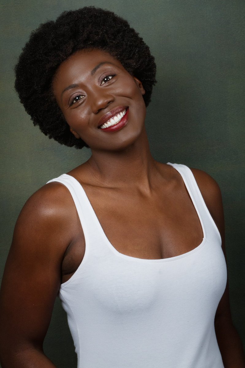Braces off and new headshots. Not only am I am audience editor, I’m also an actress.

📸: <a href="/garage26la/">garage26</a> 
Retouches: @ovoschaun (that’s me in her banner y’all 🥰)
