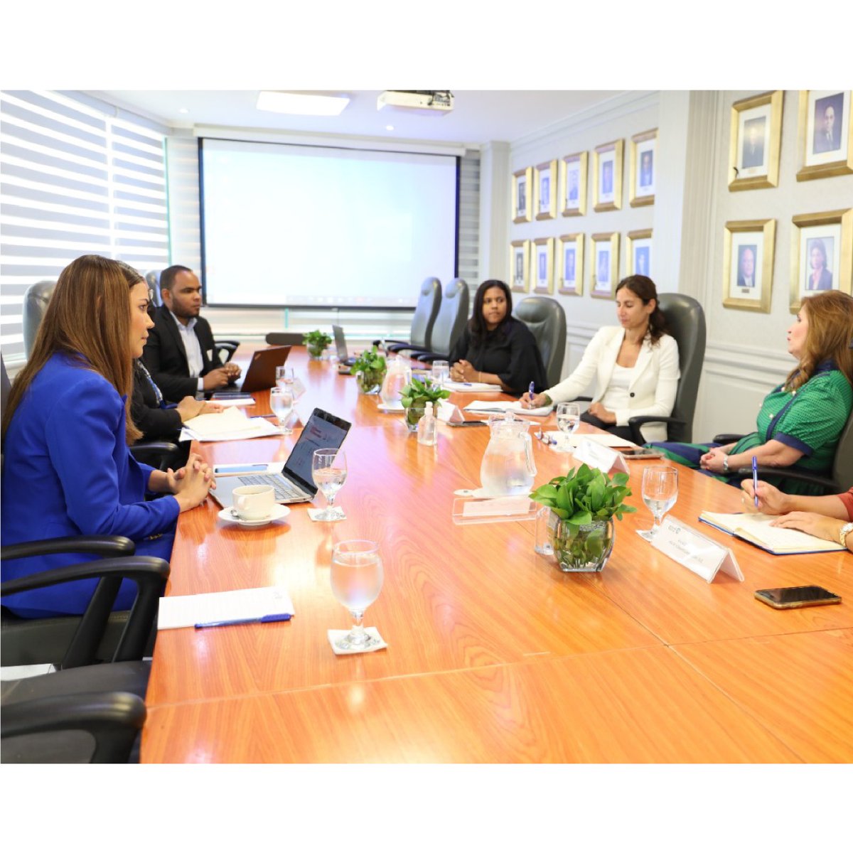ANJE_RD's tweet photo. Nuestra directora ejecutiva, @SolDisla, participó en un encuentro con Olga Baus Gibert, jefa de Sección de Cooperación Regional de la Unión Europea, con el fin de explorar y evaluar mecanismos para continuar fomentado el apoyo y https://t.co/T8vt0FGWgU