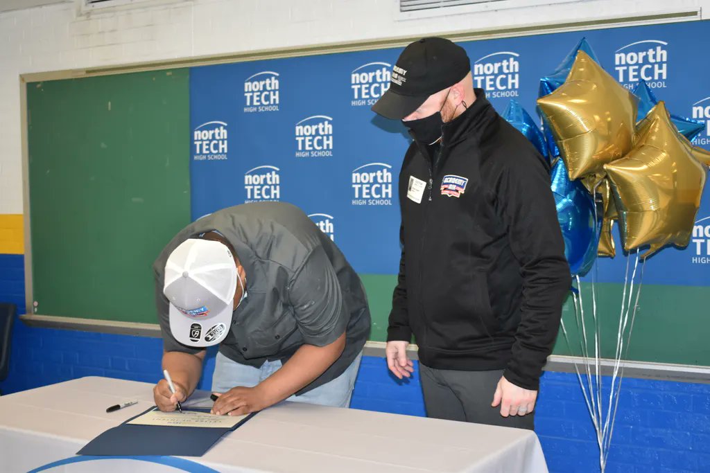 ThisIsNorthTech's tweet photo. Congratulations to our #NorthTech students who participated in signing day, recognizing their employment commitment to regional companies! Students signed Letters of Intent, signifying their dedication to helping close the skills gap &amp; begin careers. https://t.co/Z9MB9eMjmN https://t.co/IVQEUJ3uR9