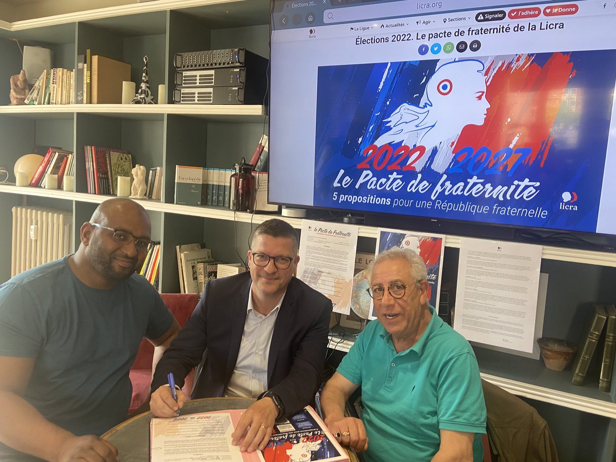 ARDSHF's tweet photo. Lancement du « Pacte de la Fraternité» de la @licra à Beauvais accompagné du Pdt de la @LicraPicardie. Réformer-Responsabiliser-Unir-Éduquer Accueillir. 5 thèmes pour 5 propositions ayant pour but : Une république fraternelle. Merci à ⁦@CastanieLudovic⁩ pour sa contribution https://t.co/cfgzC3Ec24