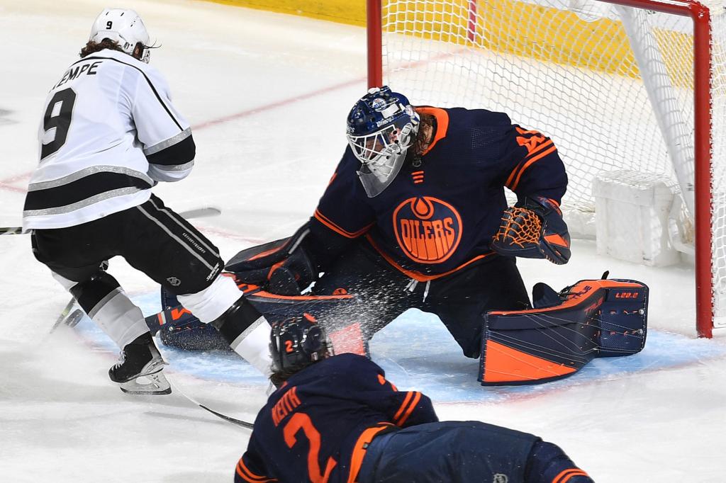 New York Post on Twitter "NHL playoffs 2022 Oilers vs. Kings Game 6