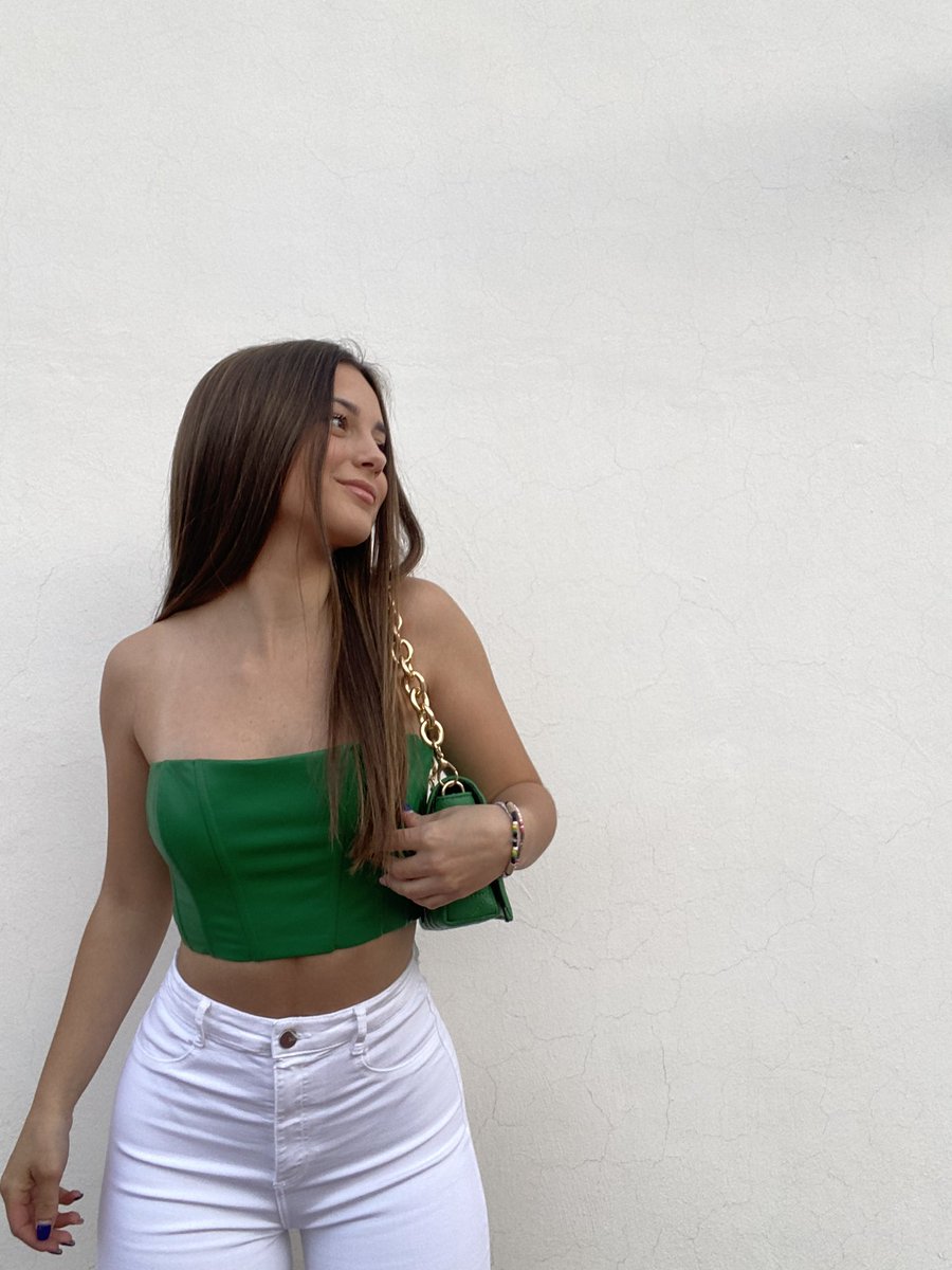 _celiaa01's tweet photo. 💚 https://t.co/Vh2pDyJhKw