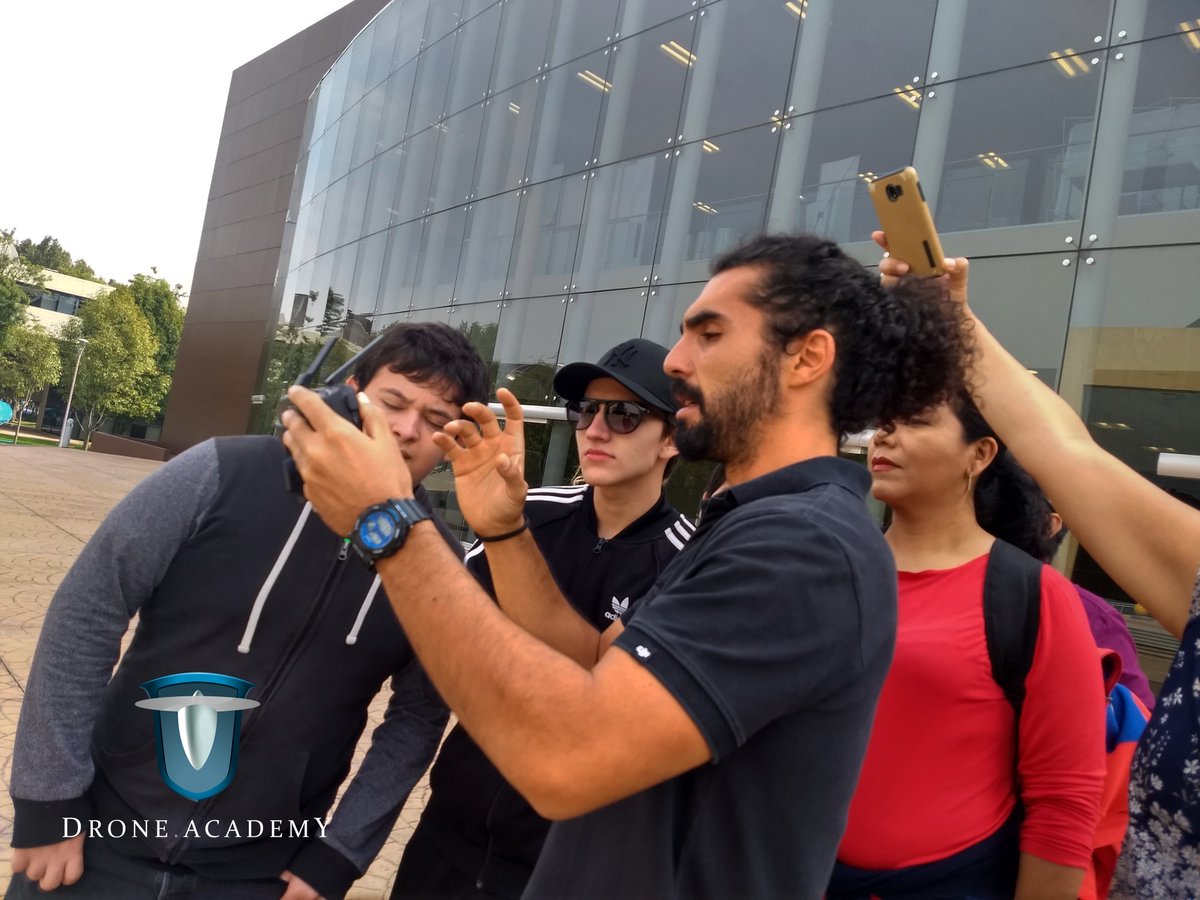 DronesAcademy's tweet photo. Parte 2 de nuestro taller de #Fotografía Aérea con #Drones en la Expo Drones 2019 en el @TecdeMonterrey #Guadalajara. https://t.co/MPwL17Muh1