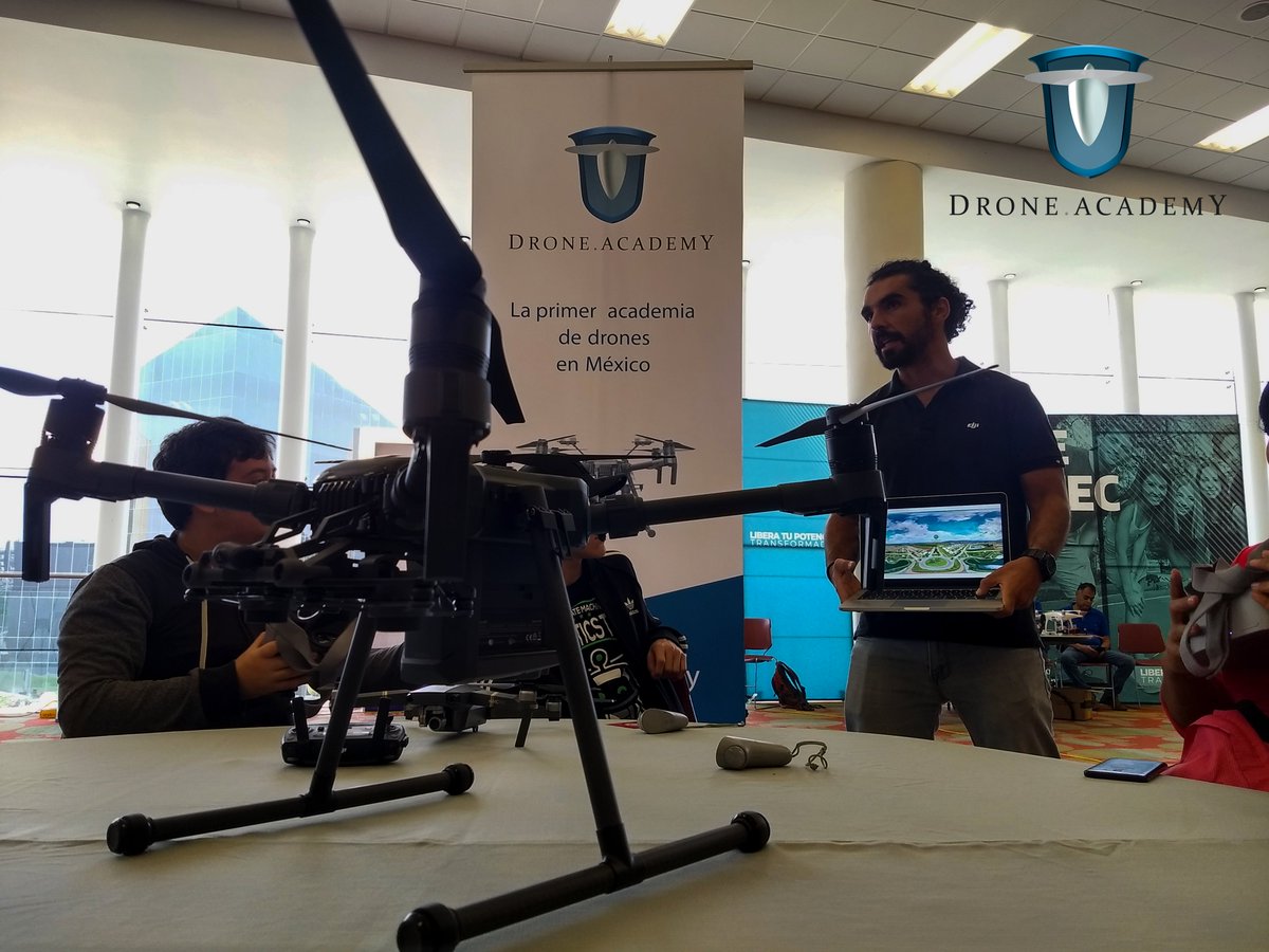 DronesAcademy's tweet photo. Parte 2 de nuestro taller de #Fotografía Aérea con #Drones en la Expo Drones 2019 en el @TecdeMonterrey #Guadalajara. https://t.co/MPwL17Muh1