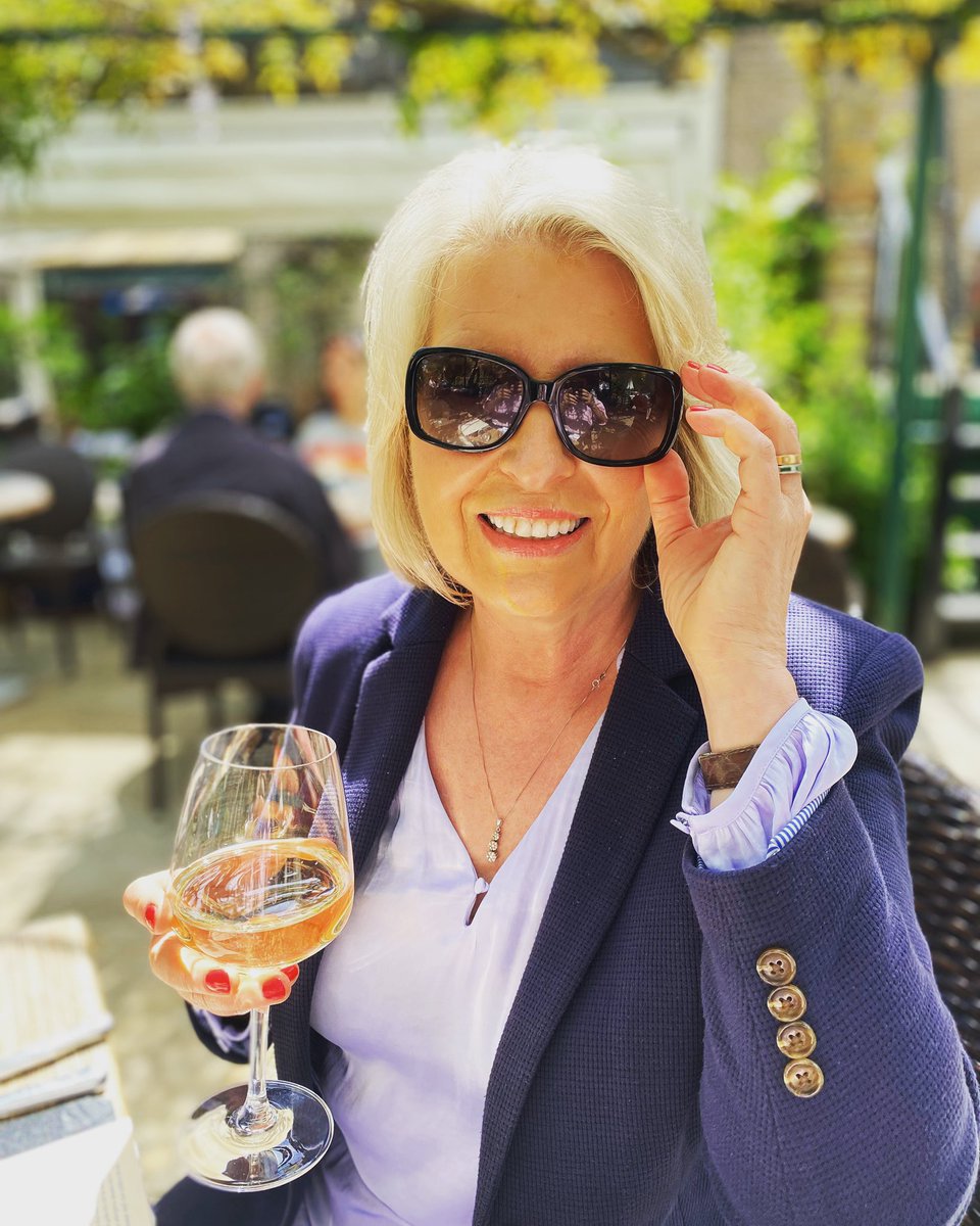 What a lovely day celebrating with bubbles and friends. Thank you, thank you, thank you all  🥂🥰