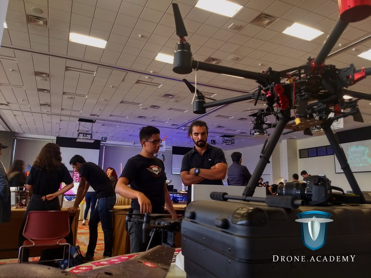 DronesAcademy's tweet photo. En éste #JuevesdeRecuerdo les compartimos algunas fotos de nuestra participación en la Expo Drones 2019 en el @TecdeMonterrey #Guadalajara, donde nuestro instructor Juan Ruiz impartió un taller de Fotografía Aérea con #Drones 📸🚀- Parte 1

#DroneAcademy https://t.co/WkSe2Go5sb