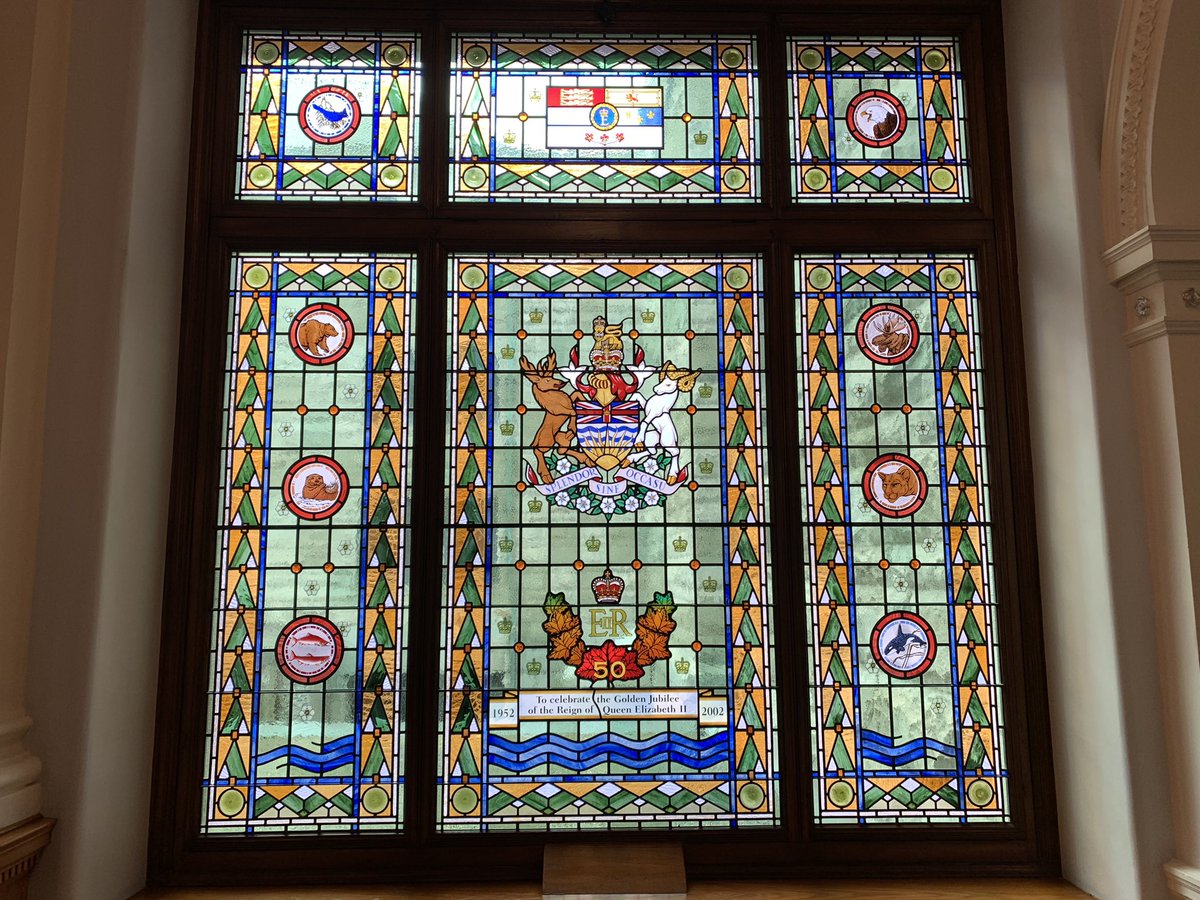 jesannwa's tweet photo. So much #mathart on my son’s tour of the Legislature. #MTBoS #Mathphoto What math lives here? https://t.co/Pww8sWZ74Z