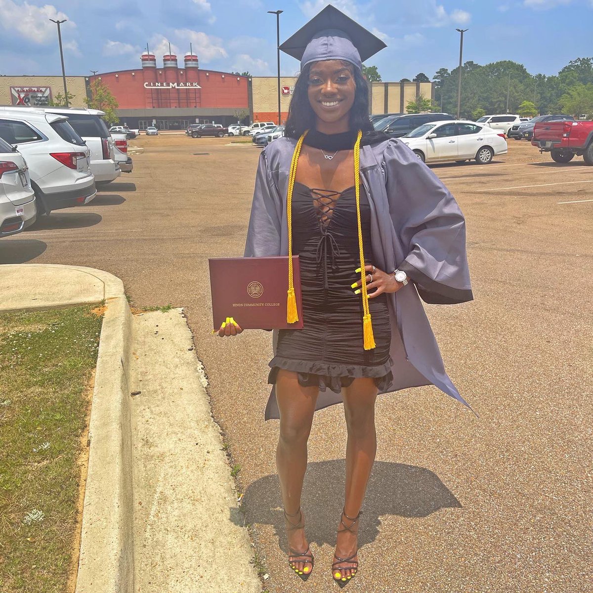 lazerickalouis's tweet photo. GRADUATED👩🏾‍🎓❤️! … https://t.co/MvJxAvykxI