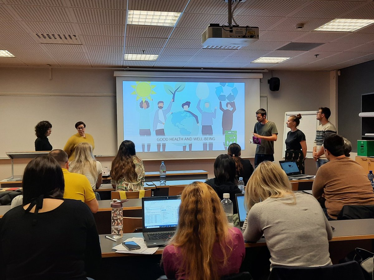 PlanasAnna's tweet photo. Estudiantat i professorat del @MI_JS hem passat 5 dies intensos a Tampere intercanviant coneixements i reflexionant sobre sostenibilitat i joventut amb companys de la Universitat de Tampere i la Universitat de Tallin en el marc d'un Blended Intensive Program. https://t.co/PpeG4OfHcp