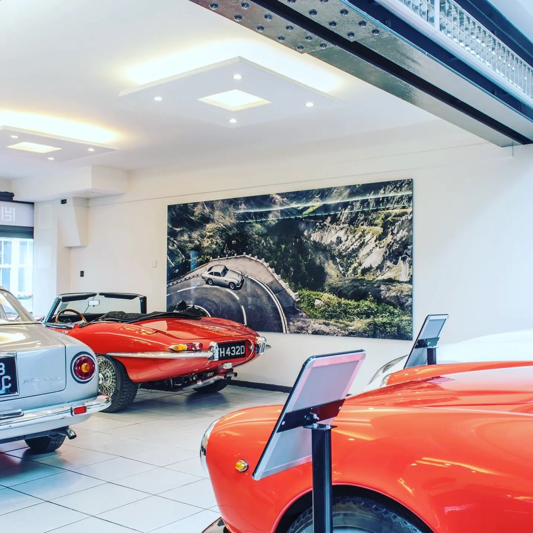 Limited100HQ's tweet image. In a recent client order, HeritageClassic.co.uk selected edition 100/100 of '#AstonMartinDB5 in the St. Gotthard Pass' by @Ambient_life, available exclusively at Limited100.co.uk