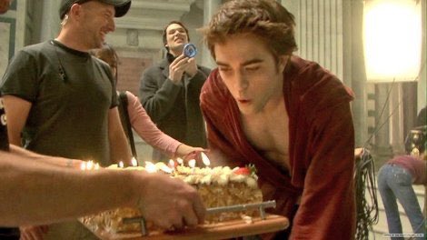 twilightsbabe's tweet photo. happy international robert pattinson day everyone <3 https://t.co/txiNKM1FOY