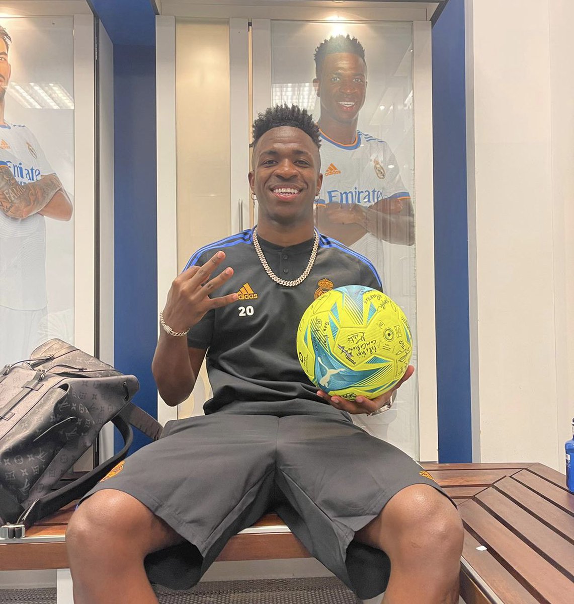 Una noche inolvidable!!!🤍🤍🤍 
Mi primer hat-trick ⚽️⚽️⚽️