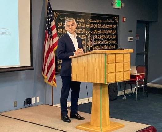 SadiqKhan's tweet photo. Our societies are stronger and safer when we’re open, inclusive and united.

Great to bring together leaders from across all faiths with @MPAC_National here in LA - and hear about their incredible work to challenge hate and bring communities together. 🇺🇸🇬🇧 https://t.co/tiZckUSUBn