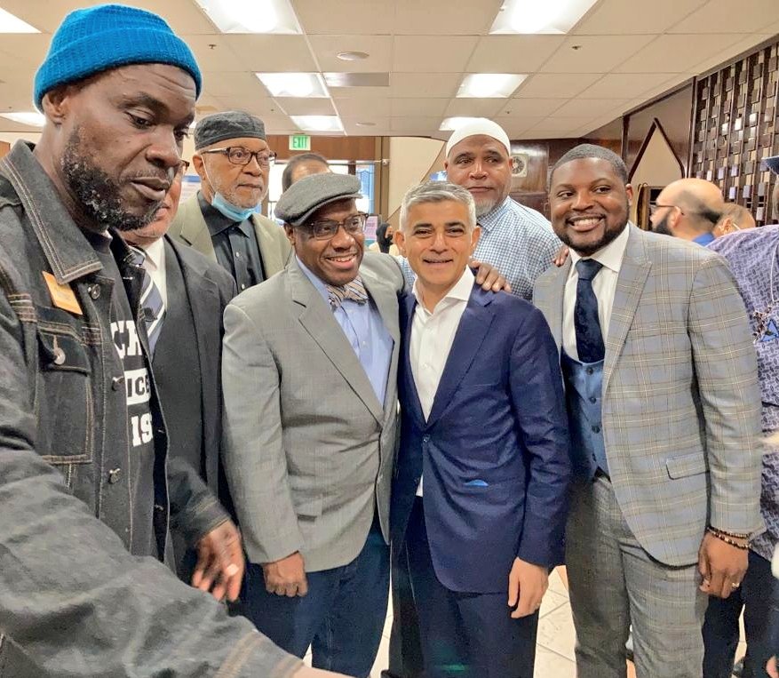 SadiqKhan's tweet photo. Our societies are stronger and safer when we’re open, inclusive and united.

Great to bring together leaders from across all faiths with @MPAC_National here in LA - and hear about their incredible work to challenge hate and bring communities together. 🇺🇸🇬🇧 https://t.co/tiZckUSUBn