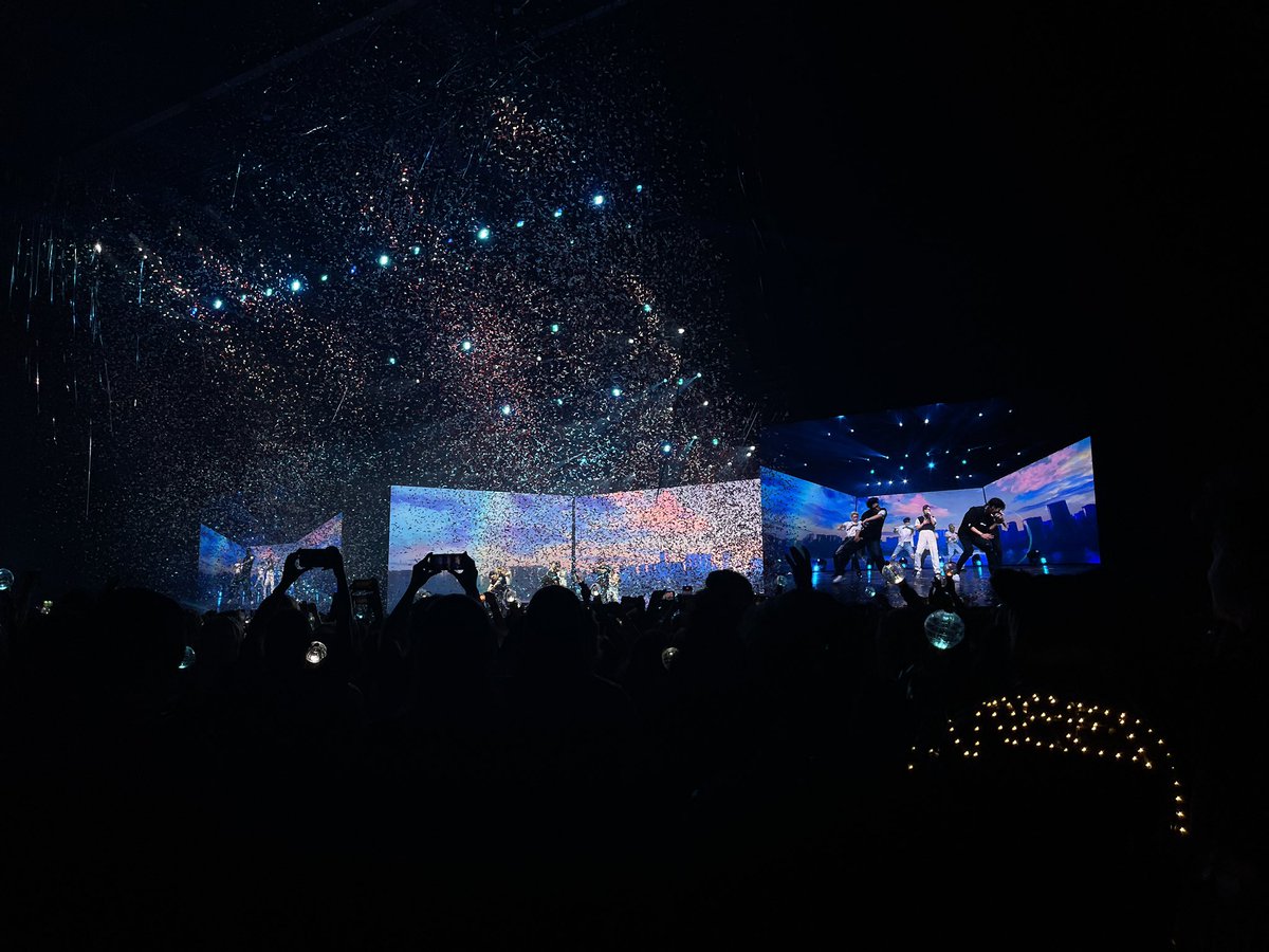 taetaaee_'s tweet photo. My heart is so full 🤍 Ateez in Amsterdam https://t.co/g7HJnfDnxt