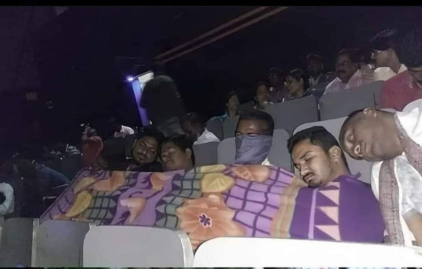 vj_vasant_offl's tweet photo. Mr. Local - 2 ~ 🤭🤭🤭
#DON #DONDisaster #DonDisaster
#Beast #Thalapathy66 @actorvijay
@Nithiz777 @itsTFC @Karthikravivarm @Mr_AlexxxVFC @8yrs_NoBaby @Jagathish0303 @ARUN_VIJAY_01 @Rohith44145311 @Kumaran227 @jonathvj @iammoviebuff007 https://t.co/lYzzTnRpqn