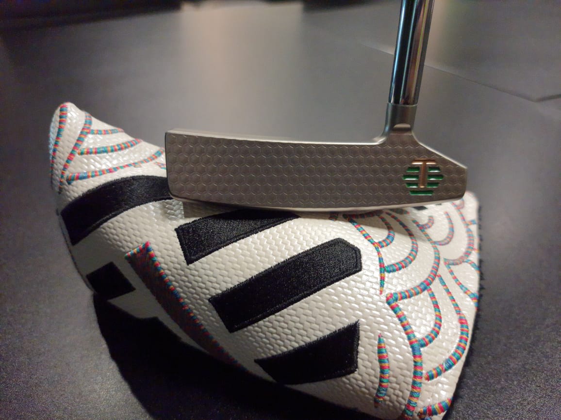 mstgolf's tweet photo. Thank you @BettinardiGolf for the beautiful putter🥰
#bettinardi #bettinardigolf #QueenB6 #madeintheUSA #milledintheUSA #custommade #customputter #putter #mstgolf https://t.co/j5ZpkHwkx6
