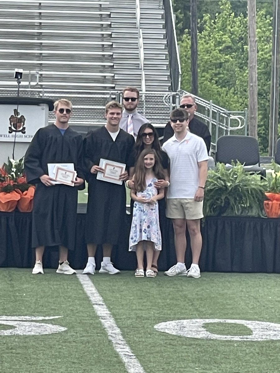 cassidy_taylor6's tweet photo. Planning Senior Awards is an exciting event to plan to celebrate seniors. Blessed to continue a scholarship that the faculty created for me in my brothers name after he passed. My family continues to give scholarships in my brothers name to students who show servant leadership. https://t.co/Q99WuT56BX