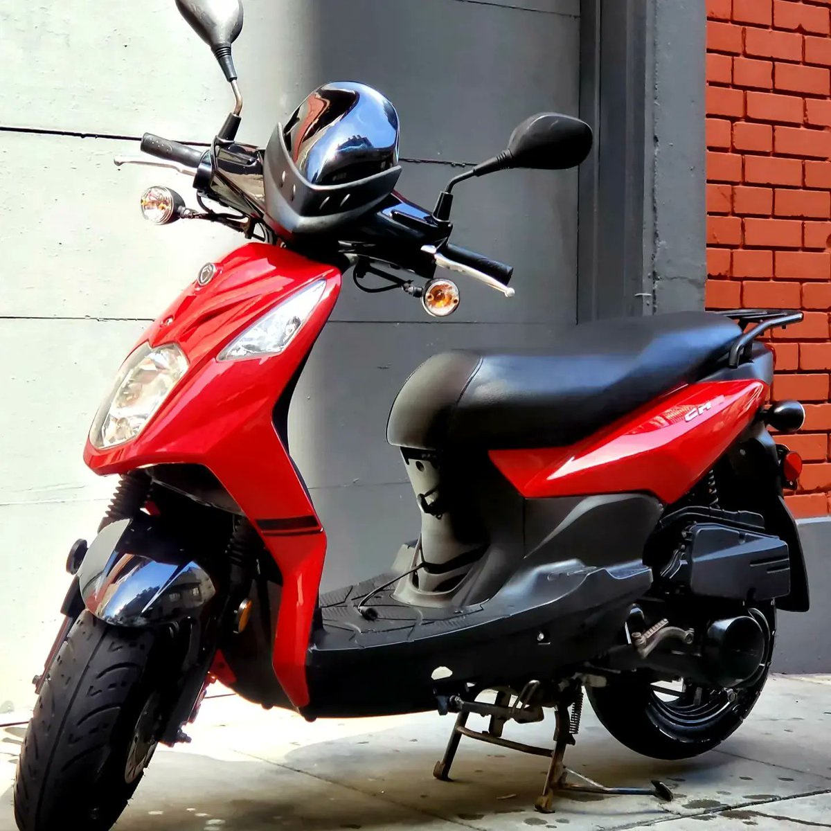 TigerScooter415's tweet photo. SCOOTERS ON SCOOTERS ON SCOOTERS!!! 
Our inventory refreshes every 2 weeks so if we don't have what your looking now for we probably will soon! 
You can always stay up to date with our latest inventory on our website under the consignment services option in the menu tab. https://t.co/6VcgVSkrgl