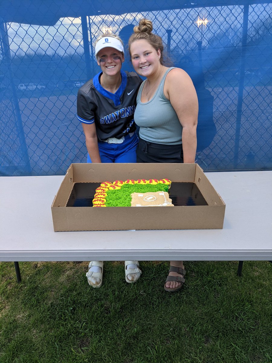 otownfastpitch's tweet photo. Tonight we split with Northfield.

They take game #1 12-6.

We took game #2 11-7.

Congratulations again to our seniors that we celebrated tonight.

Up next we host Albert Lea on Saturday at 1PM. https://t.co/AGkvlK1ngK