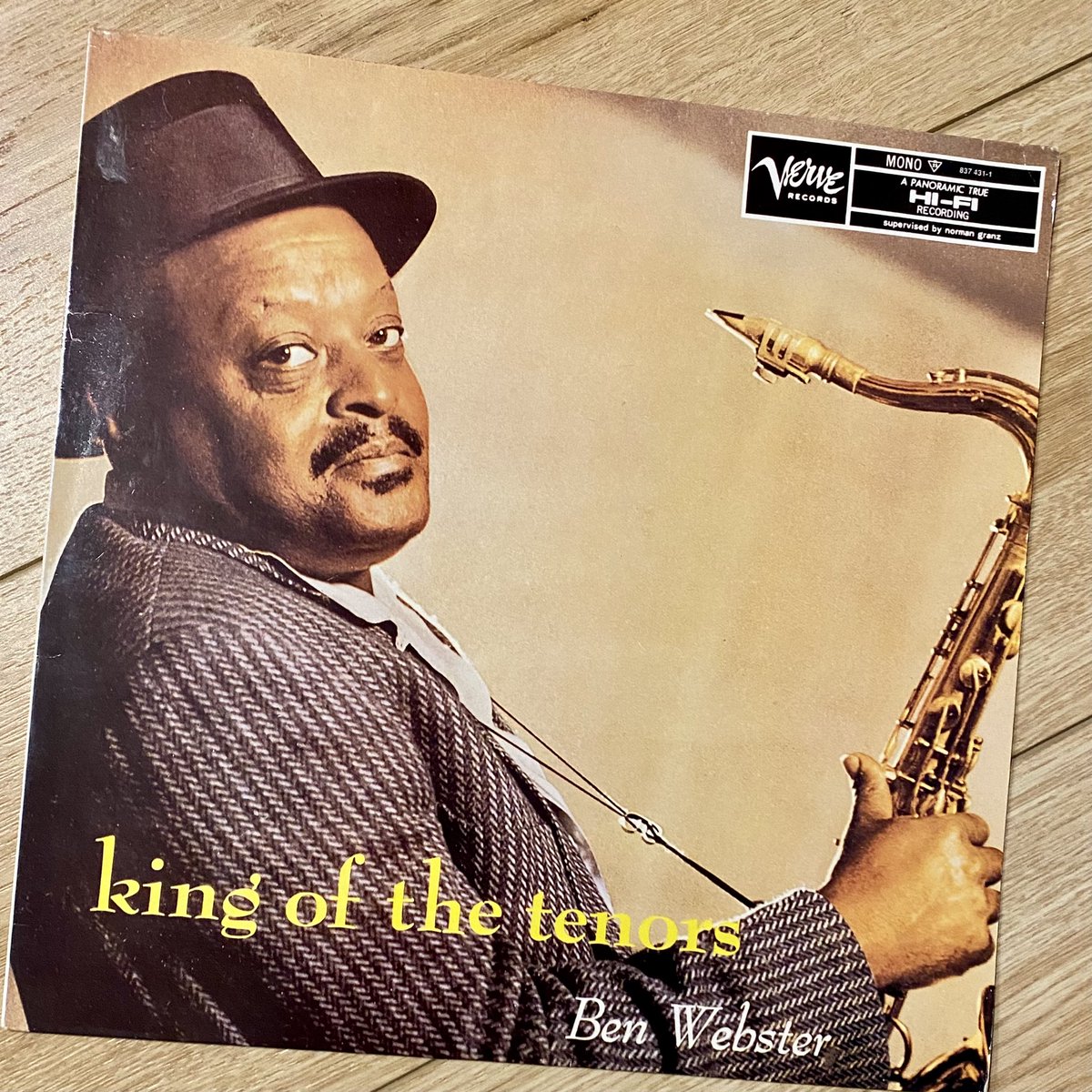 CMoneyKS's tweet photo. #ThursdayNightVinyl #BenWebster #KingOfTheTenors #BennyCarter #HarryEdison #OscarPeterson #RayBrown #AlvinStoller #HerbEllis #Mono #APanoramicTrueHiFiRecording #NormanGranz #VerveRecords #PolyGramRecords #1954 https://t.co/dWE96D8mRw