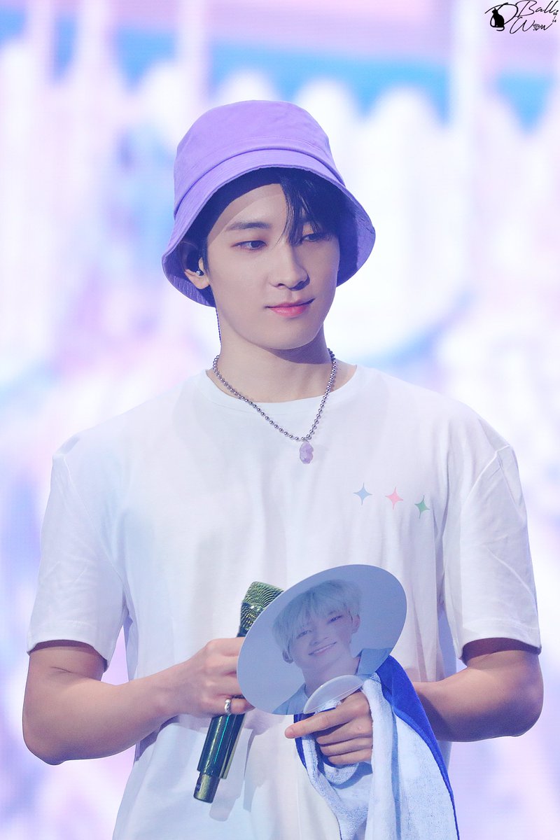 QBall_Ww's tweet photo. 220507 HANABI DAY1
So Cute🤪
#SEVENTEEN  #원우  #WONWOO  #ウォヌ #세븐틴 https://t.co/vBtltxh6tM