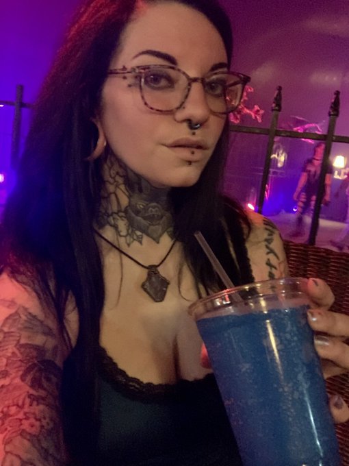 Buy me a drink tonight 💜🖤💜 Cashapp $krakengirl666 https://t.co/FwHsrLAuf9<a href="/tag/supportme"class="tags"><span>#supportme</span></a><a href="/tag/apclips"class="tags"><span>#apclips</span></a>