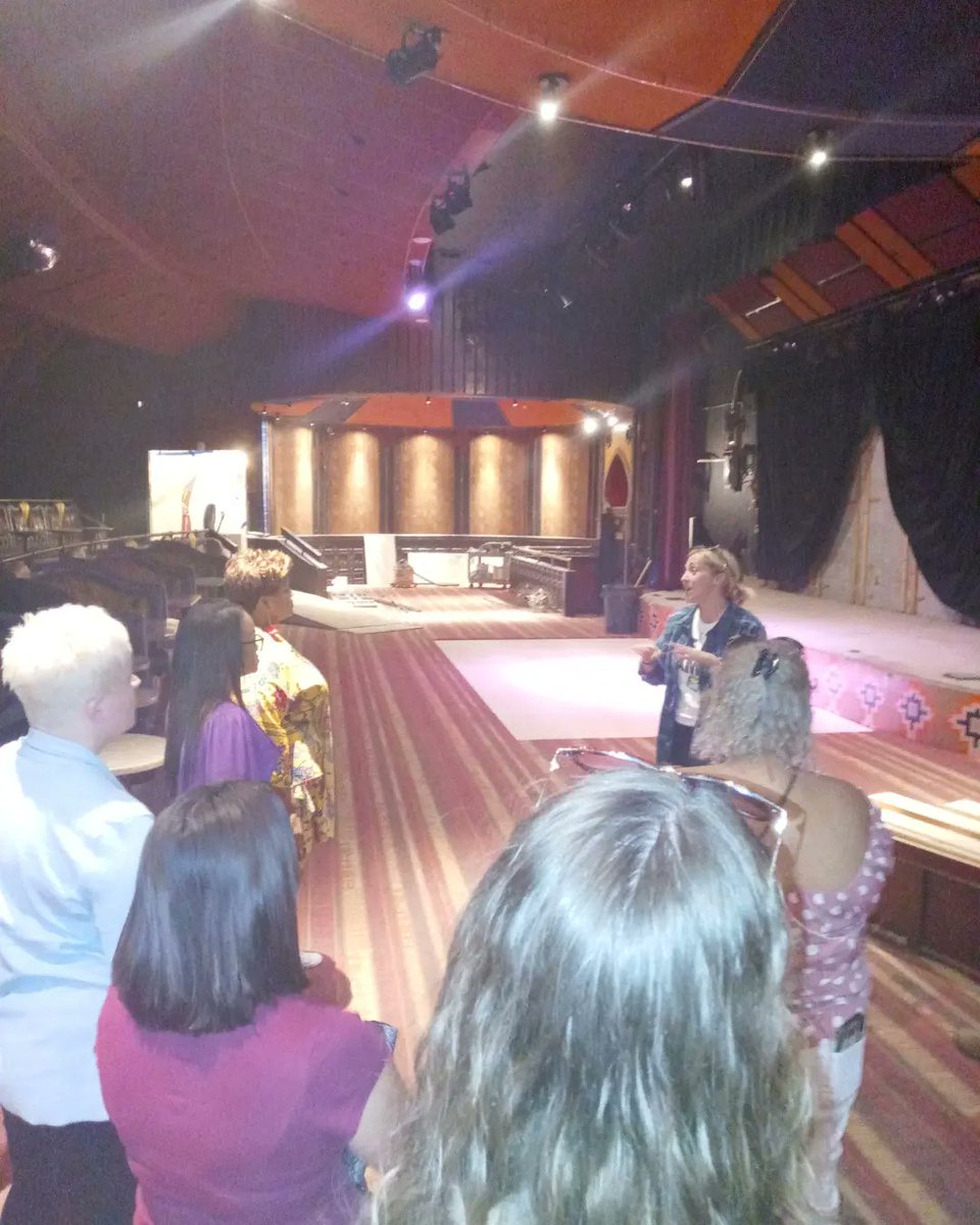 AlienArtshiphop's tweet photo. 👽 Knight Foundation & Heart To Heart Leadership Better Akron Fellows Tour of House Three Thirty (Sneak Peek) 🏀🏆🎶☕🌮
#lebronjamesfamilyfoundation
#housethreethirty #lebronjames #ipromiseschool #communityoutreach https://t.co/LjD6tGPp9u