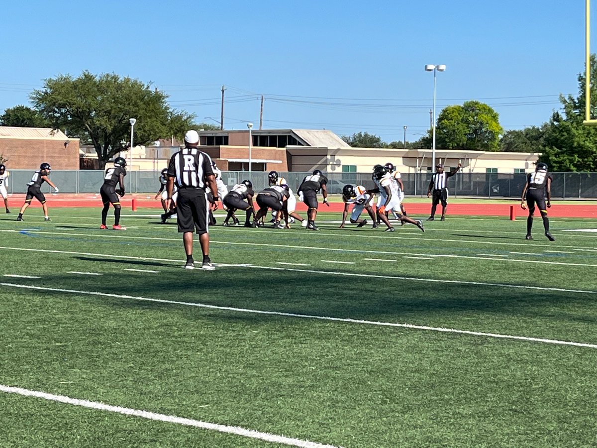 JVelaFX's tweet photo. @AliefHastingsFB Spring Game @Alief_Athletics https://t.co/mv1JTSPWck