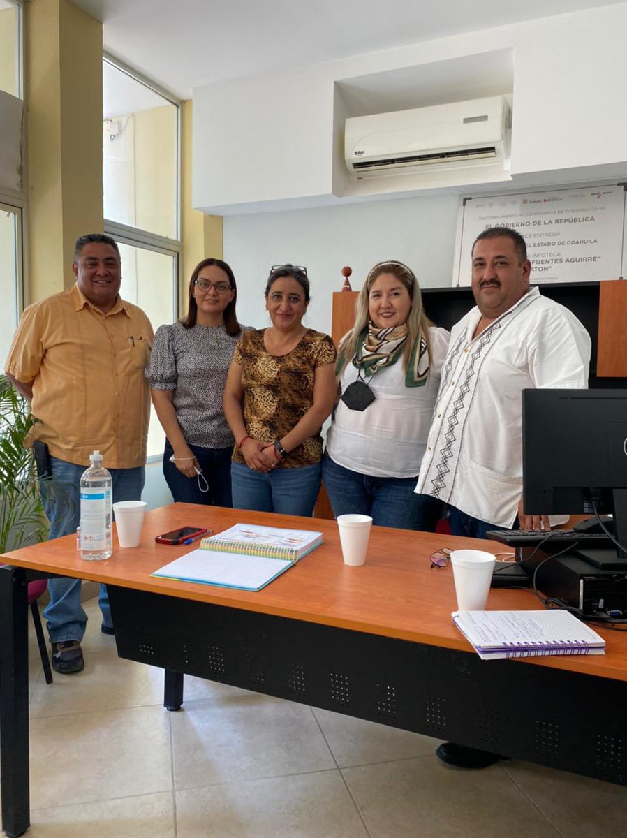 gandhif's tweet photo. Con @DalherDL y @sogasp acudí a reunión de trabajo con la Profra. Tere Rentería, Coordinadora de Bibliotecas e Infotecas en la Región Laguna.
Sumando voluntades para el acondicionamiento y reapertura de bibliotecas en #SanPedroEsDeTodos https://t.co/bmuLXPkOaL